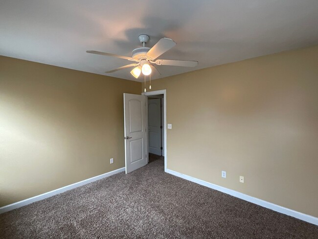 Building Photo - 1319 Hawksmoor Way