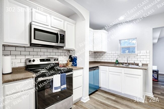 Building Photo - 302 Senisa Dr