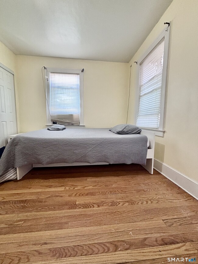 Building Photo - 324 Curtis St