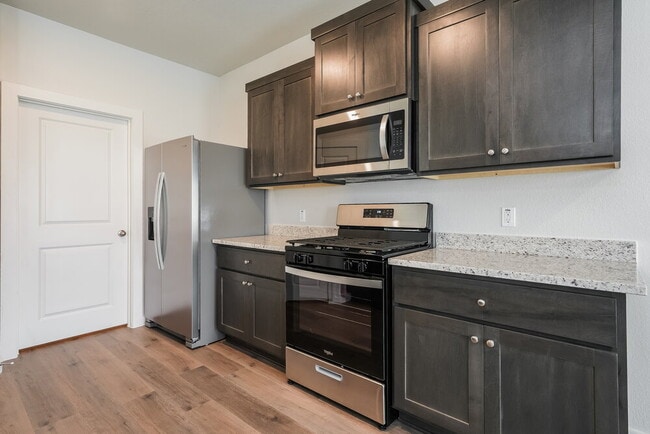 Building Photo - 1533 Woodwinds Dr