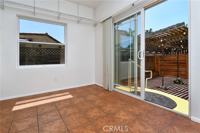 Building Photo - 9640 Farragut Dr