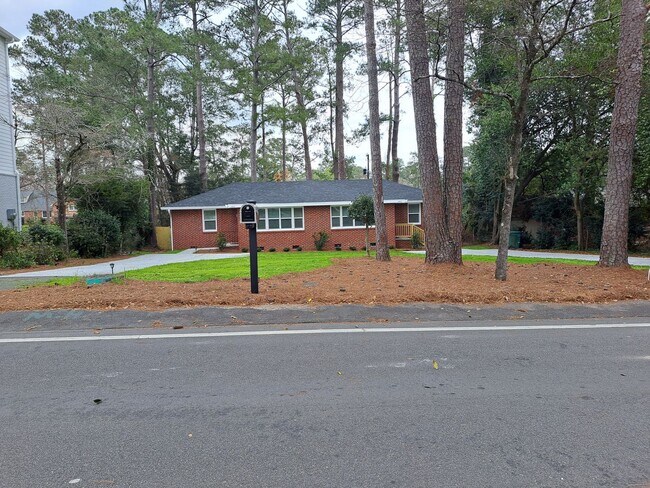 Building Photo - 1450-1452 Brentwood Drive