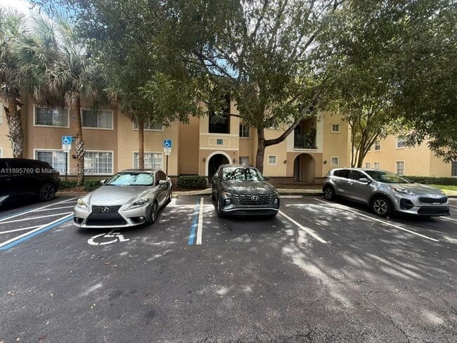 Building Photo - 2516 Centergate Dr