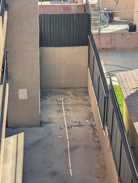 Building Photo - 460 Golden Ave