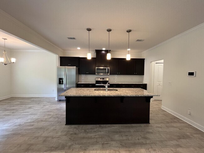 Building Photo - 679 Fairview Cir