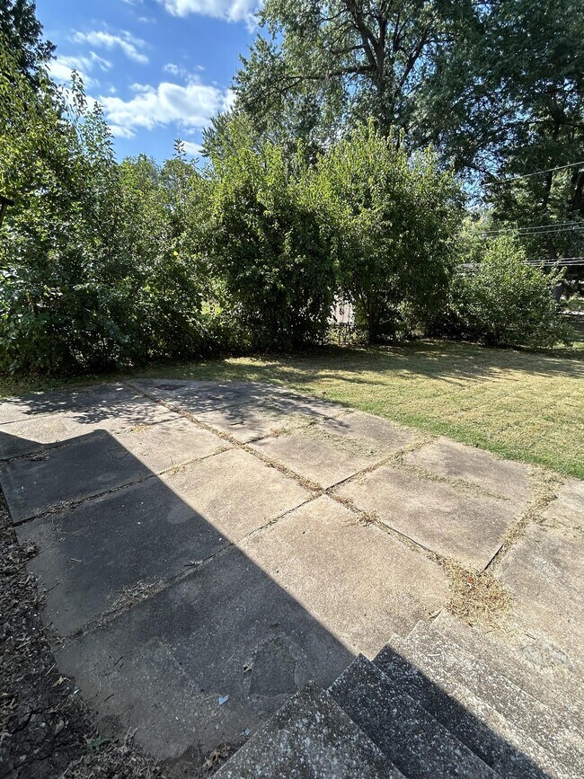 Building Photo - 8704 E 92nd St