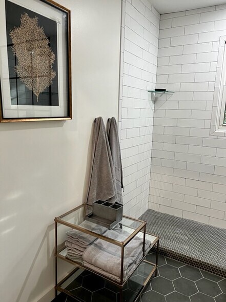 Building Photo - 126 Chunns Cove Rd