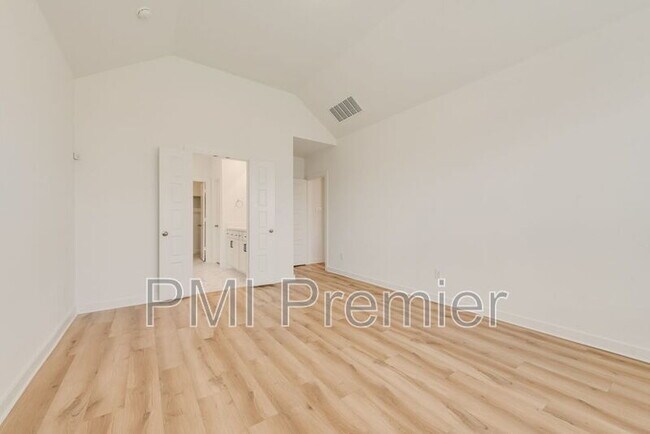 Building Photo - 3948 Mercedes Bend
