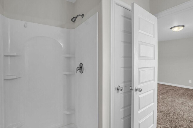 Building Photo - Spacious 4BR End-Unit Townhome | Low-Maintenance HOA Living