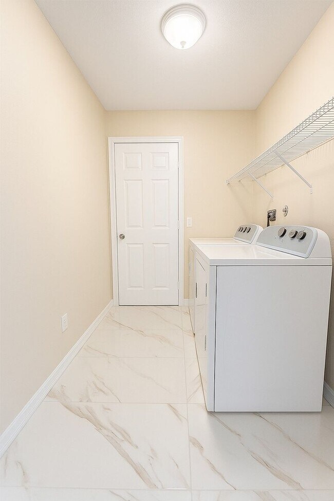 Building Photo - Elegant Newly Remodeled 3-Bedroom Home in ...