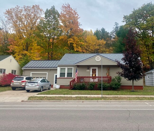 Building Photo - 1825 W Fair Ave