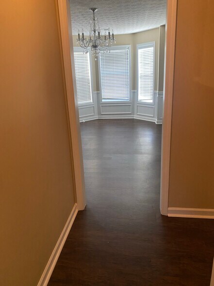 Building Photo - 75 Prince Edward Way