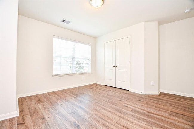 Building Photo - 10909 Panther Ct
