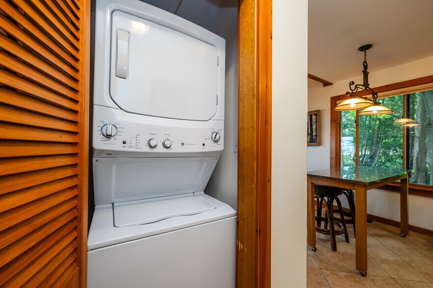 Building Photo - 7258 Beach Dr