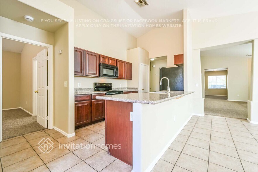 Building Photo - 7002 S 40th Ln