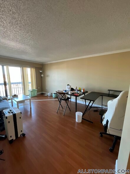 Building Photo - 15 N Beacon St