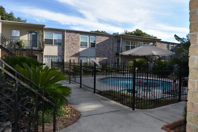 Building Photo - 5550 N Braeswood Blvd