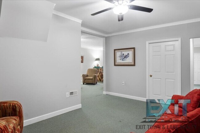 Building Photo - Lakefront Rental in Long Branch Shores