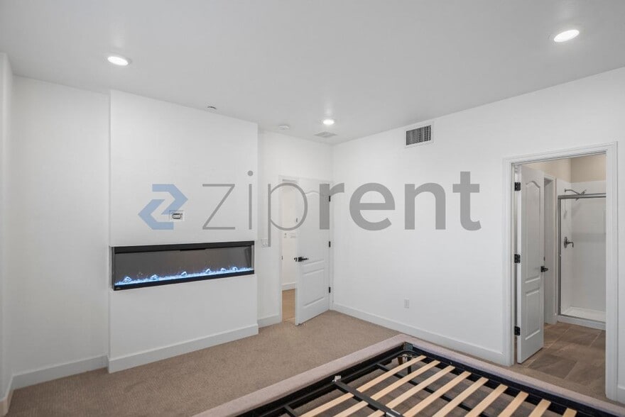 Building Photo - 15 Lisbon Ln