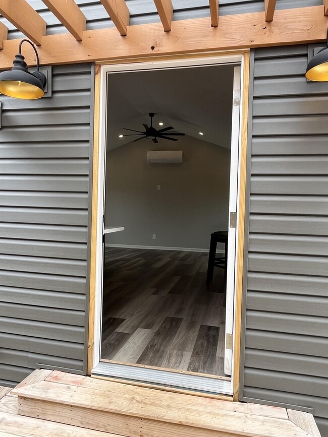 Building Photo - 8010 Sunset Heights Dr