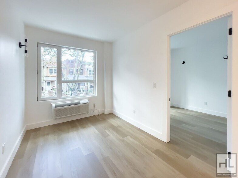 Primary Photo - President Street / Spacious 1-Bed 1-Bath /...