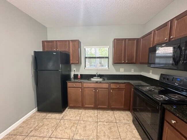 Building Photo - 1045 Villas LLC (1035 NE 10th Ave)