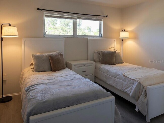 Building Photo - 400 Base Ave E Cmn