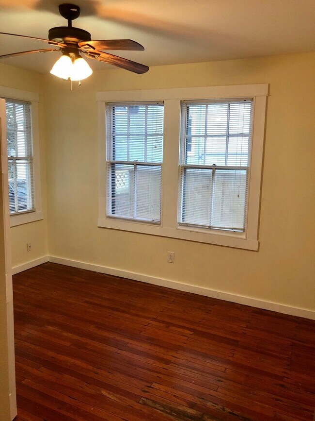 Building Photo - 2BD/1BA in the heart of Uptown