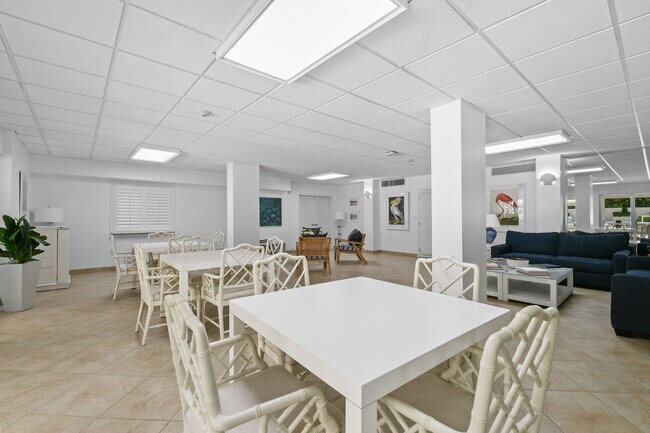 Building Photo - 2780 S Ocean Blvd