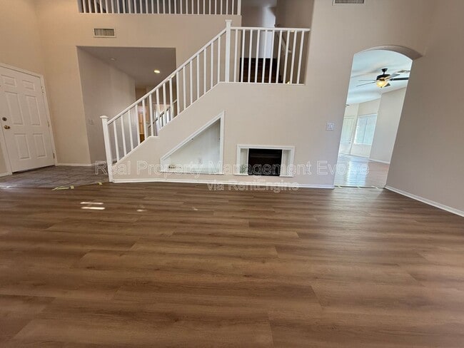 Building Photo - 1677 S Peppertree Dr