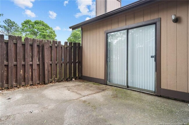 Building Photo - 920 Inglewood Ln