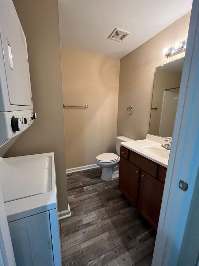 Building Photo - Charming 1BR/1BA Duplex Apartment – Prime Williamsburg Location