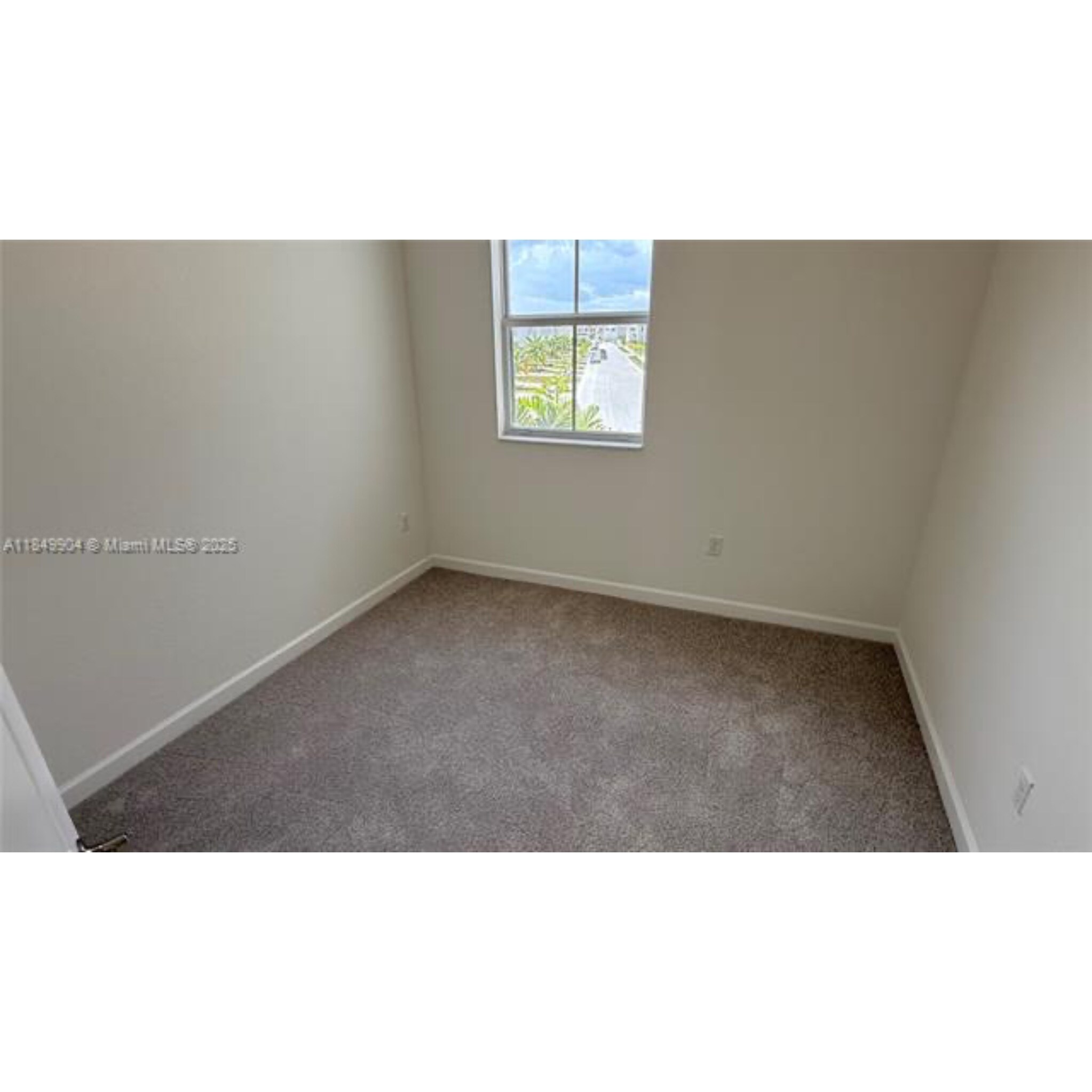 Building Photo - 2539 SE 26th Rd