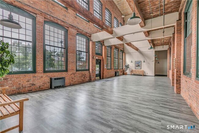 Building Photo - 25 Grand St