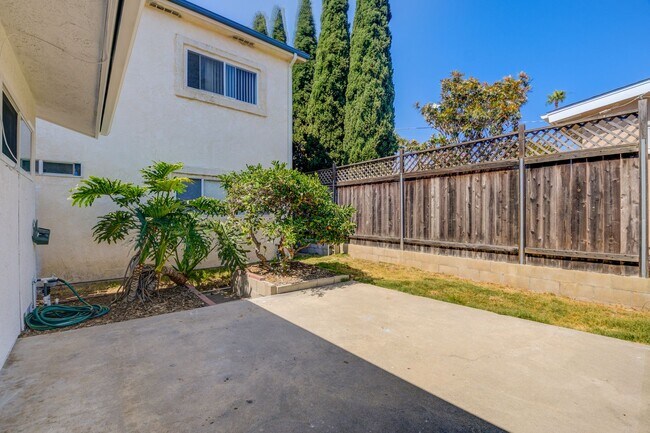Building Photo - 3 Bedroom House in the Heart of Pacific Be...