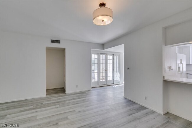 Building Photo - 3452 Pino Cir
