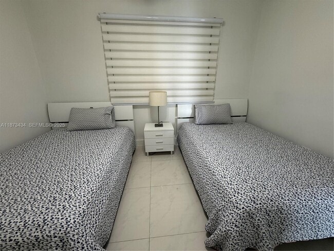 Building Photo - 17050 N Bay Rd