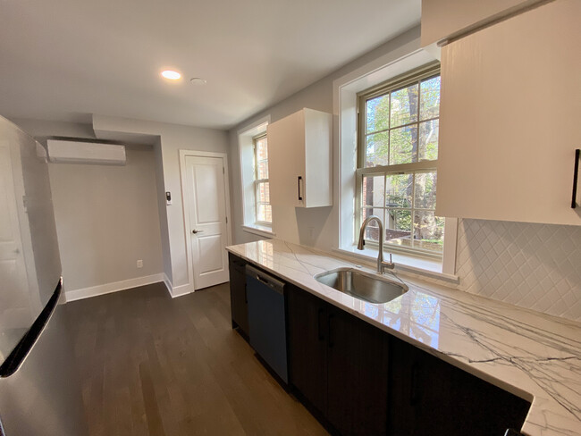 Kitchen - 722 Lombard St