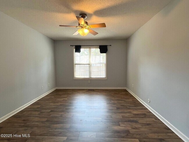 Building Photo - 205 Woodgreen Ln