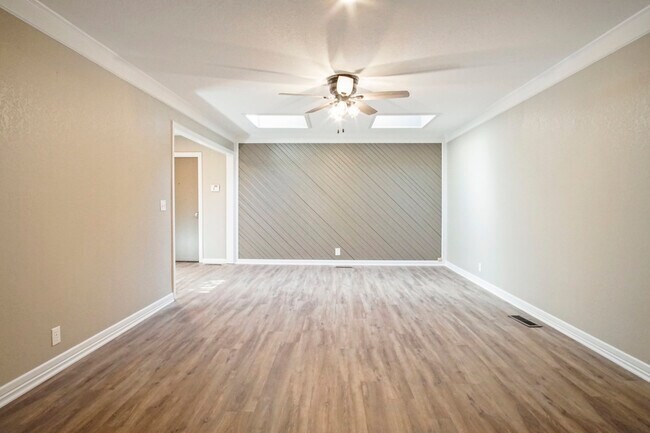 Building Photo - 11912 Shady Trail Ln