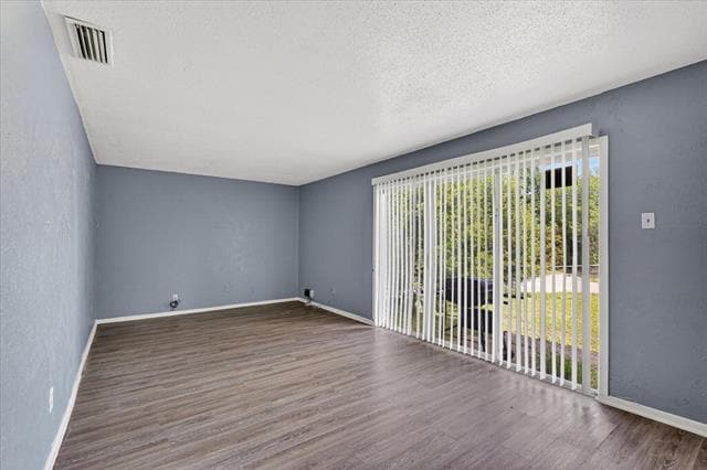 Building Photo - 1406 Yukon Dr