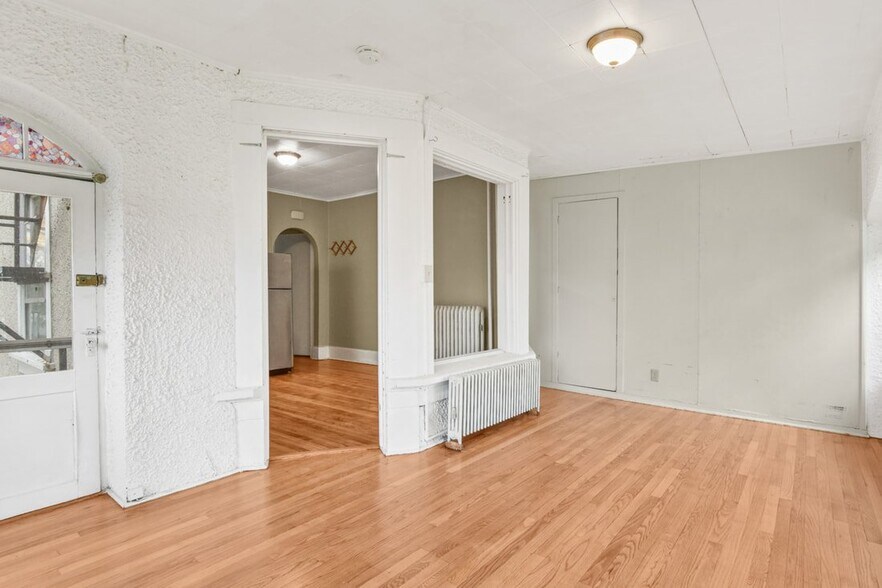 Building Photo - 933 Spaight St