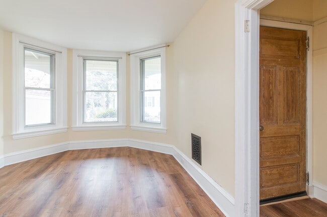 Building Photo - 328 W Front St