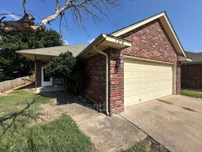 Building Photo - 706 Rockridge Cir