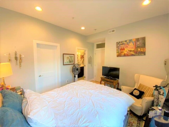 Building Photo - Spacious 2 BR/2 BA Apartment in Columbia H...