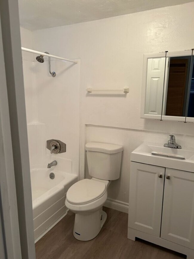 Building Photo - Large 2 Bedroom with a loft!