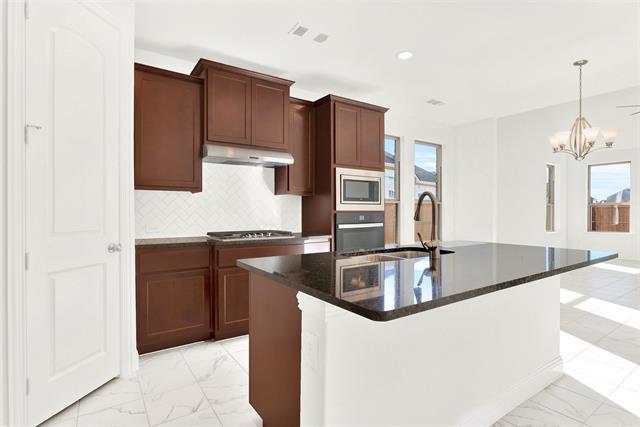 Building Photo - 2414 Thavie St