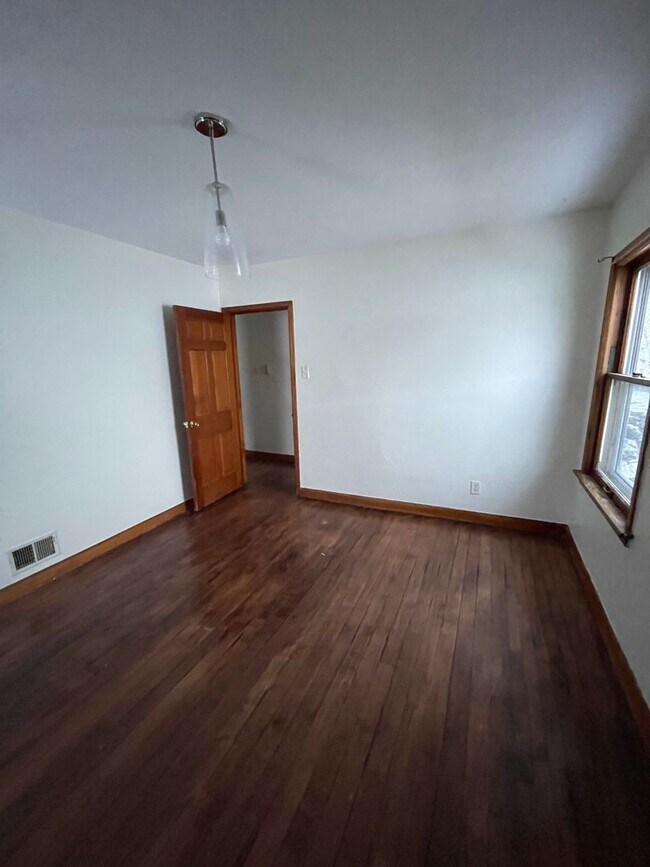 Building Photo - 2828 S 48th St