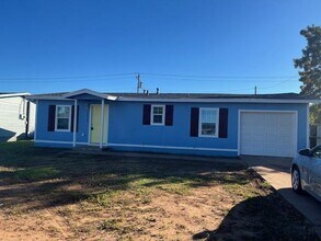 Building Photo - 5249 Encino Rd