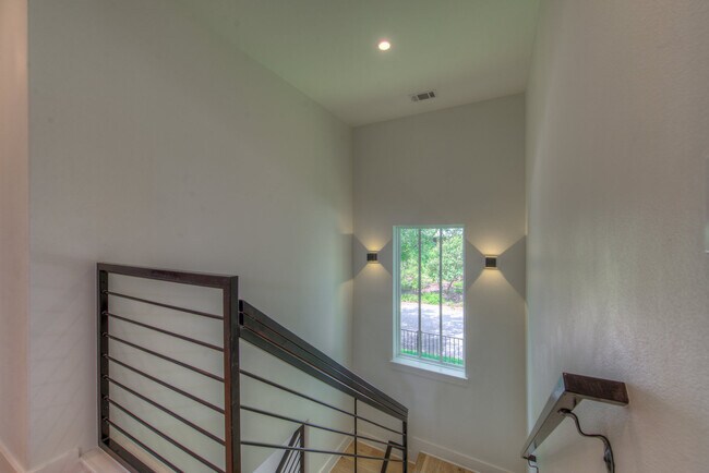 Building Photo - 1205 W 22nd St